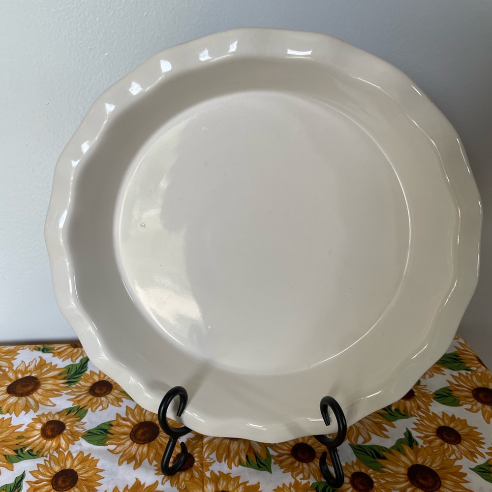 Stoneware Wavy Edge Pie Plate